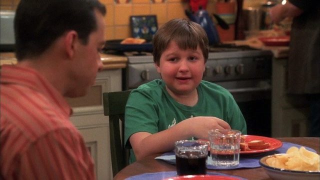 Dos Hombres y Medio S04E13