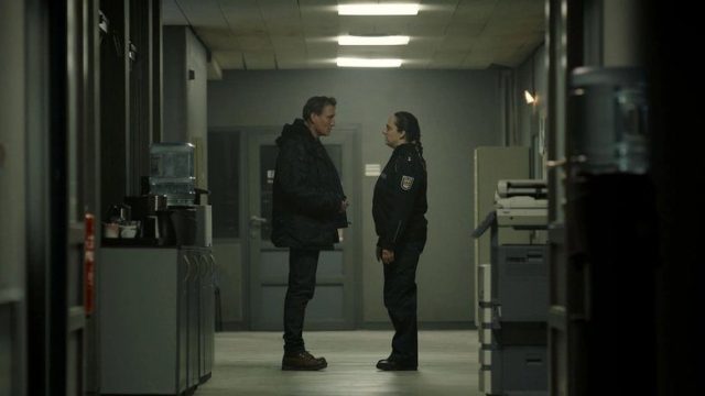 Dark S01E02