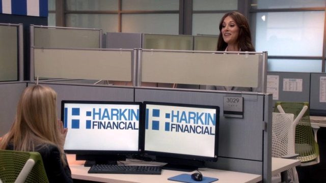 Apartamento 23 (Don't Trust the B---- in Apartment 23) S02E08