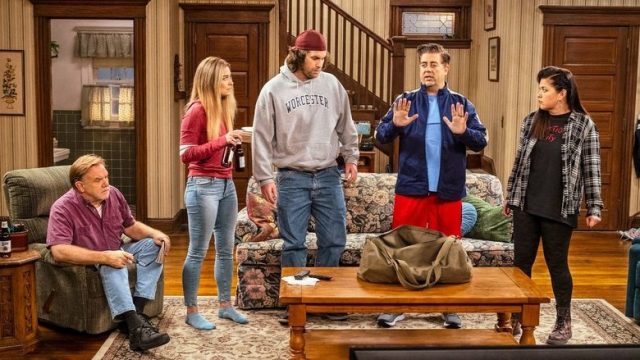 Kevin Can F**K Himself S01E03