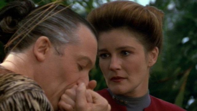 Star Trek: Voyager S01E09