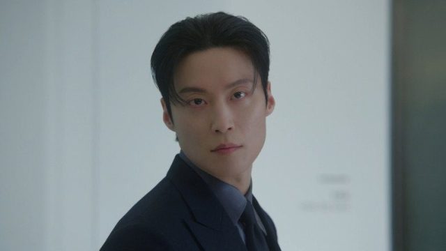 Mi némesis con aires de realeza S01E05
