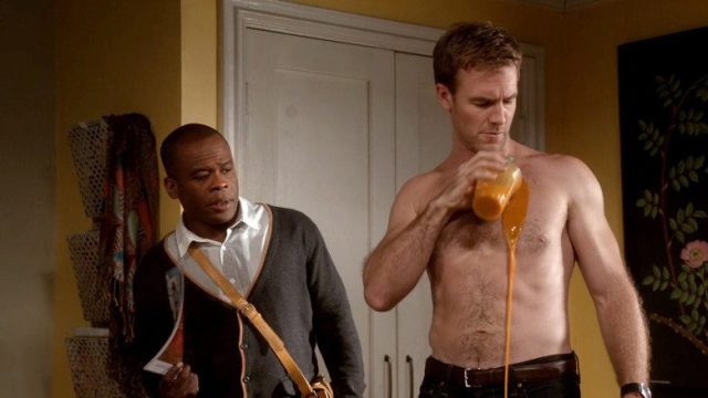 Apartamento 23 (Don't Trust the B---- in Apartment 23) S02E03