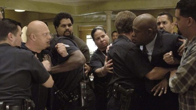 El Escudo S06E01