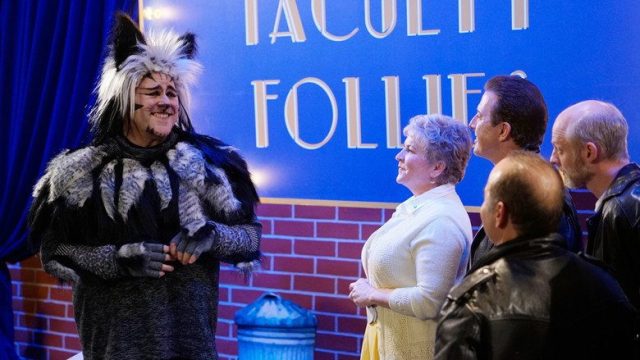 Una Familia Moderna S06E18