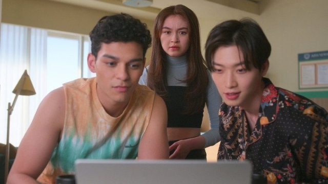Besos, Kitty S01E02