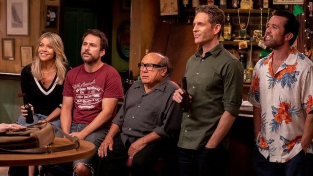 Siempre hace sol en Filadelfia S15E01