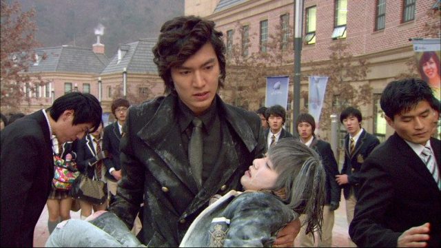 Los chicos son mejores que las flores S01E05