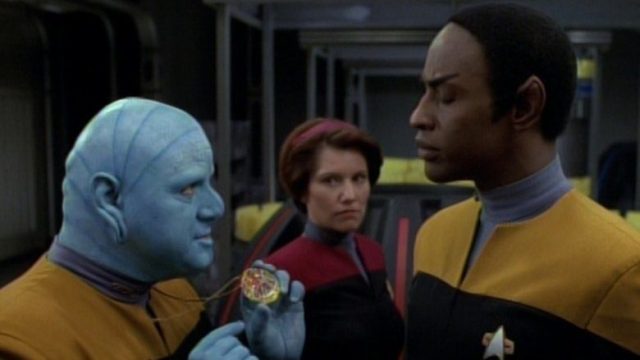 Star Trek: Voyager S01E15