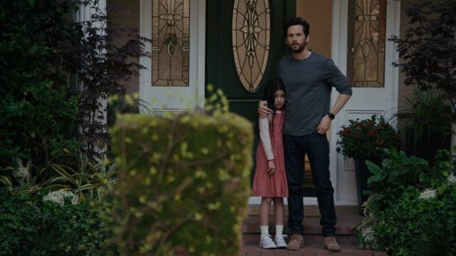 La mujer de la casa de enfrente de la chica en la ventana S01E06