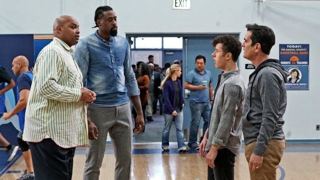 Una Familia Moderna S08E16