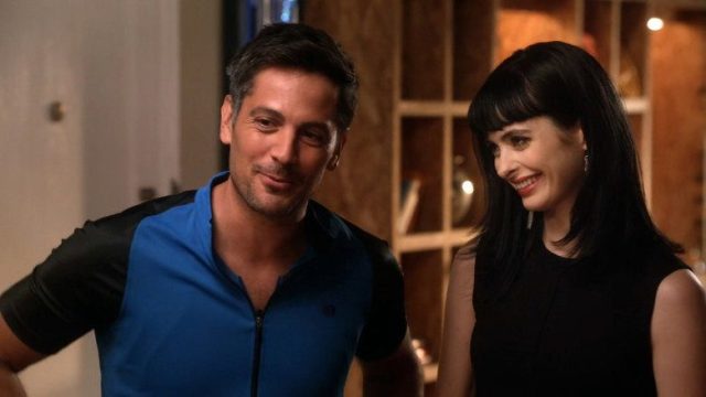 Apartamento 23 (Don't Trust the B---- in Apartment 23) S01E02