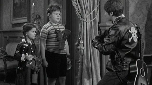 Los locos Addams S01E15
